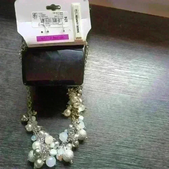 Women's Beautiful Beaded Necklace And Earring Set Brand New With Tags - Picture 7 of 13